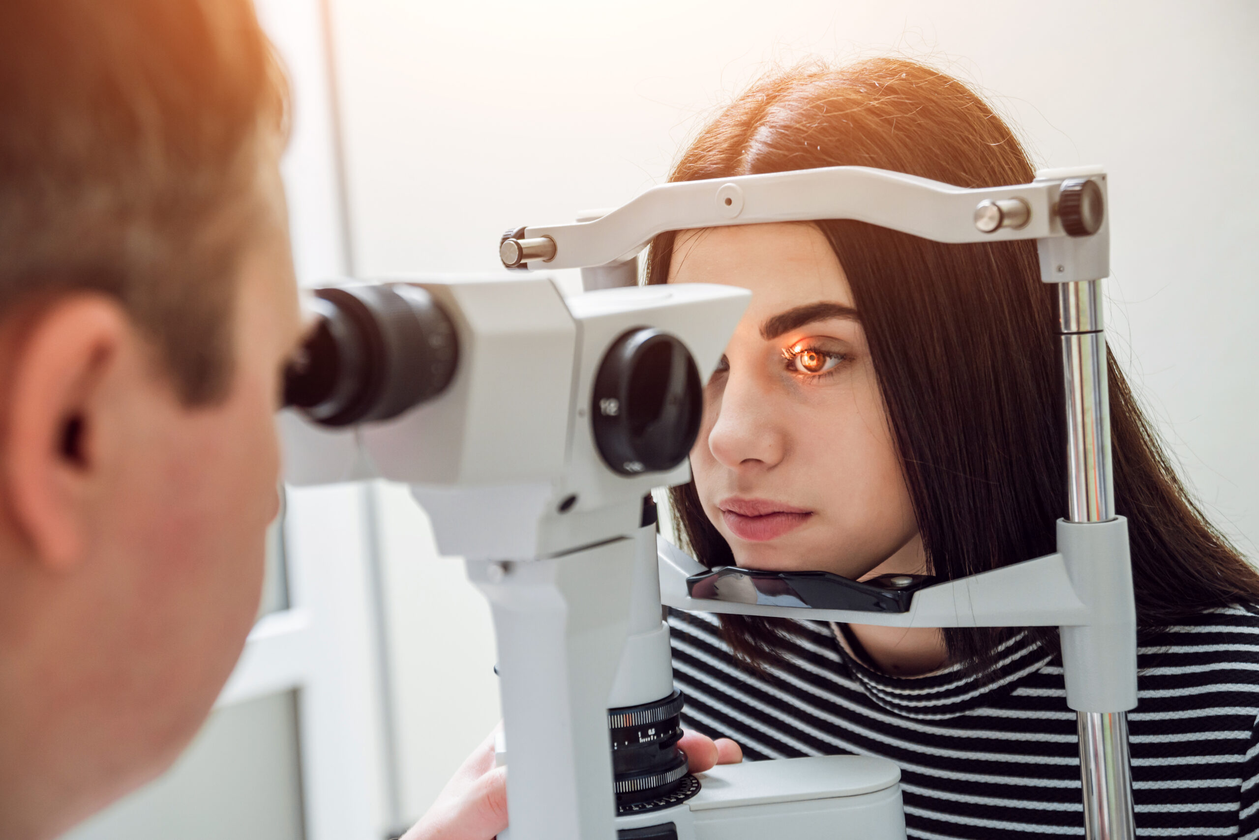 Глазное зрение 1. Биомикроскопия с щелевой лампой. Биомикроскопия глазного дна. Биомикроскопия переднего отдела глаза. Глаукома биомикроскопия.